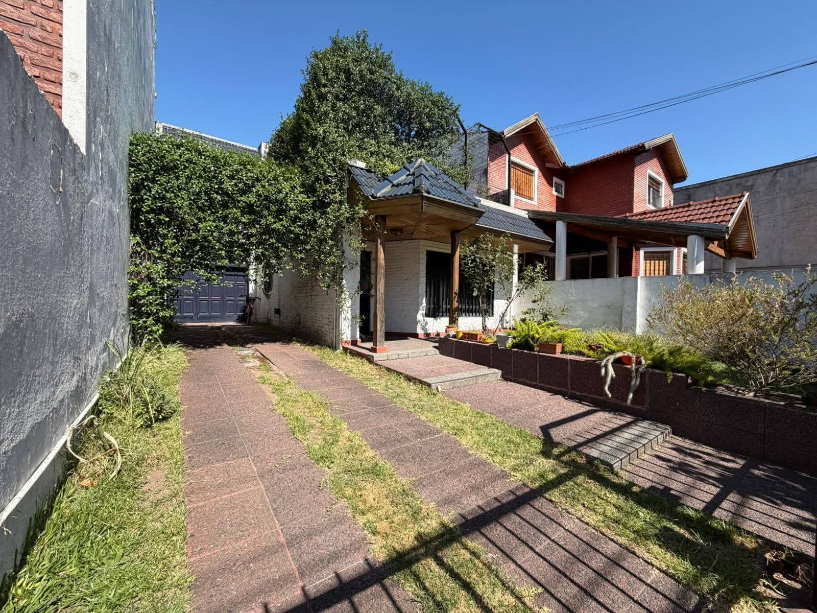 Hermosa casa en lo mejor de Castelar Sur - photo 1