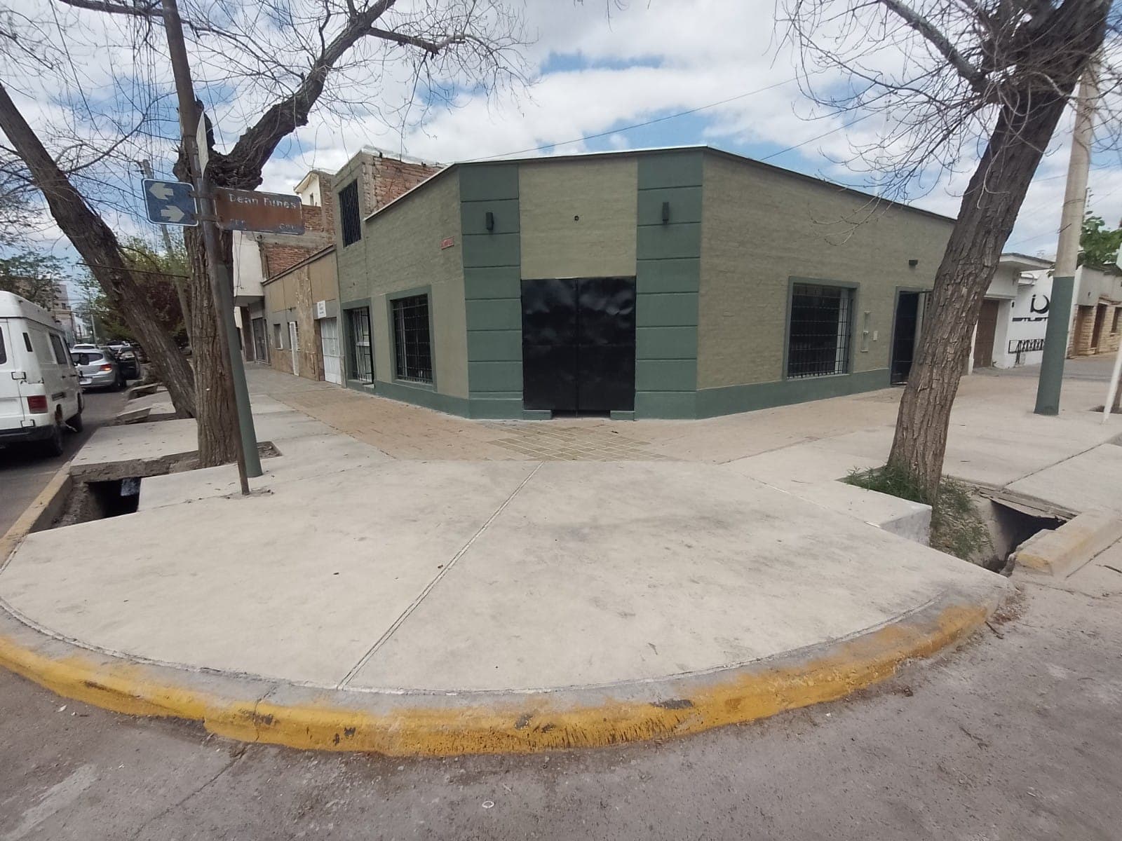 Alquiler Local Comercial 120m² - Esquina Estratégica en Dorrego (A metros de Acceso Sur) - foto 1