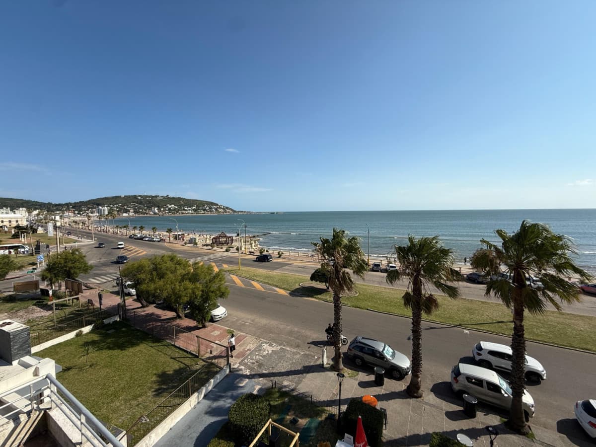 Apartamento frente a la playa Piriapolis, Uruguay - foto 1
