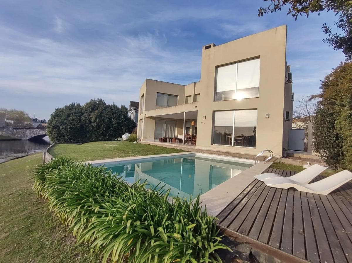 Casa en Los Alisos al agua - foto 1