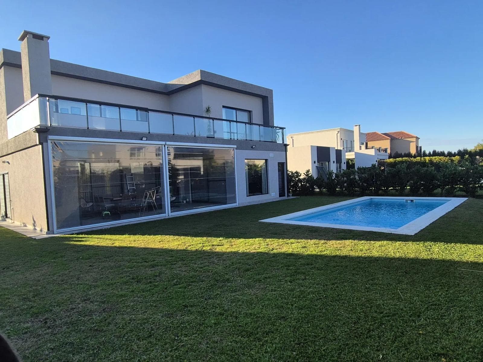 Casa en venta Puertos del Lago Barrio Vistas Lote interno con 2 cocheras y Pileta - photo 1